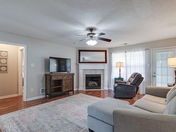 5th image of 138 Waverly Cir