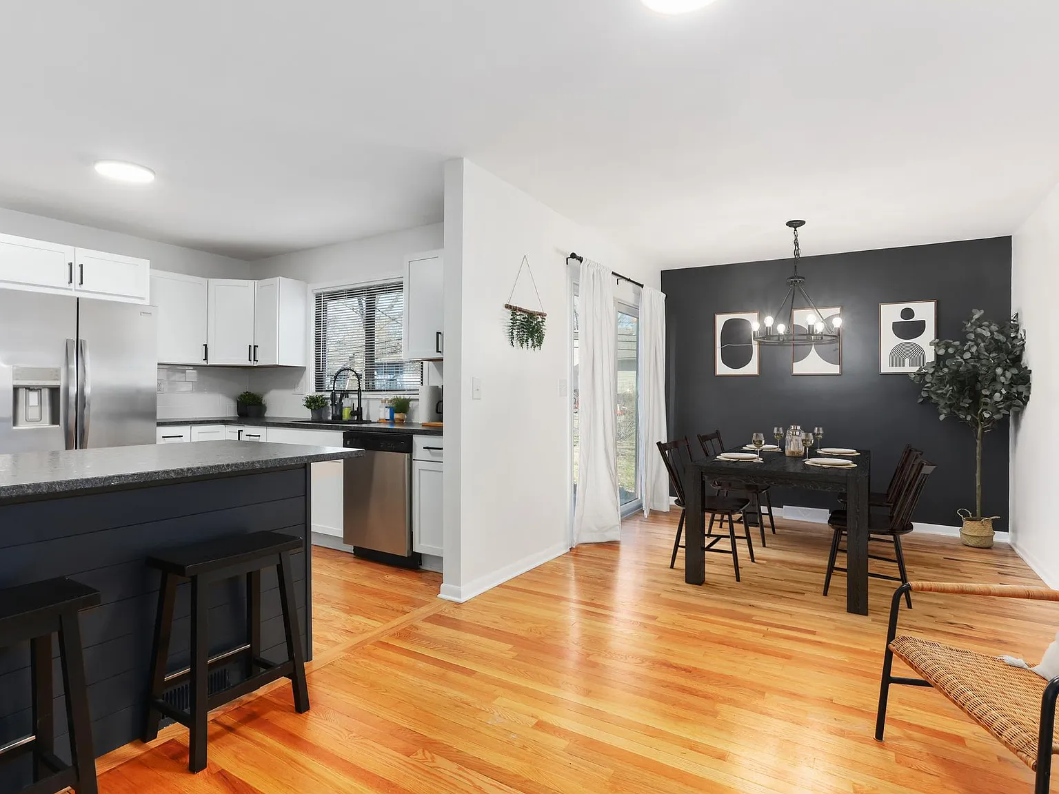 4 bed, 1280 sqft, $5,000 — Photo 2