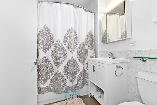 Rented by City Connections Realty | media 3