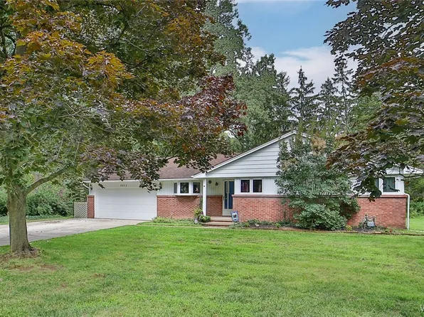 4411 Overlook Dr, Williamsville, NY 14221