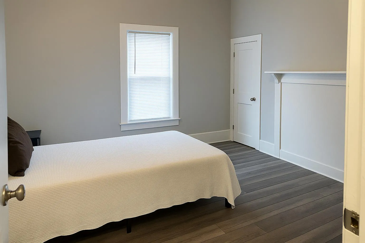 4 bed, 1.0 bath, 1300 sqft, $776 — Photo 2