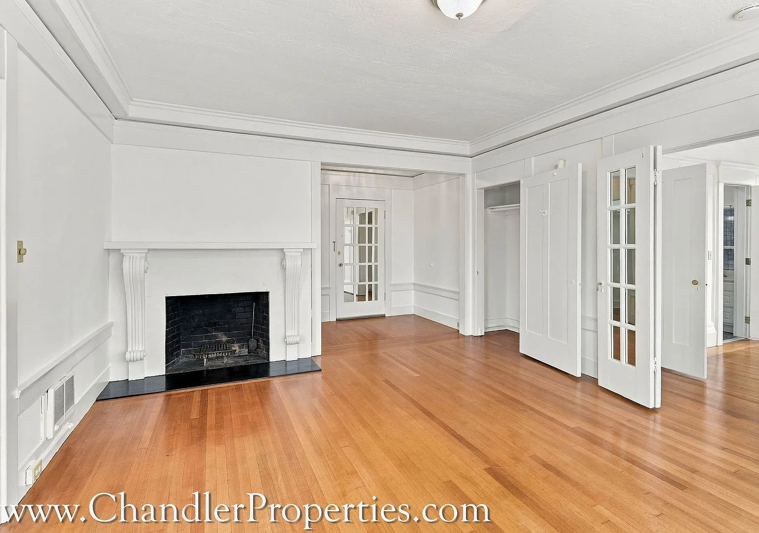 1342 Jones Apartments — Photo 3