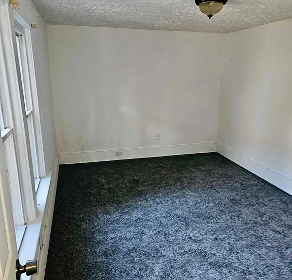 77 Kent Ct — Photo 16