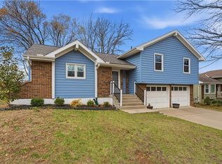 1202 SW Walnut St, Lees Summit, MO 64081
