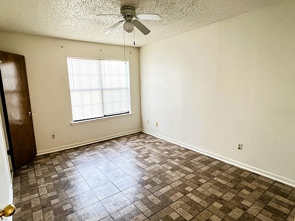 3rd image of 1701 Cedarhill Dr #B