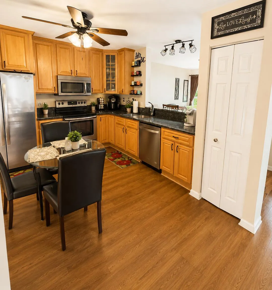 3 bed, 2.5 bath, 1500 sqft, $2,700 — Photo 2