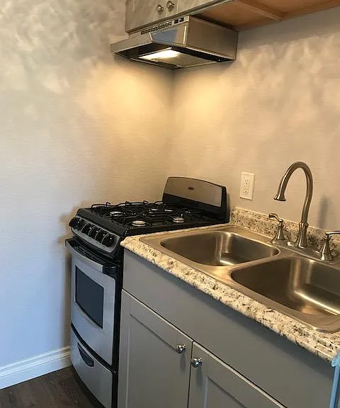 Smoke Tree Studio Apartments — Photo 8