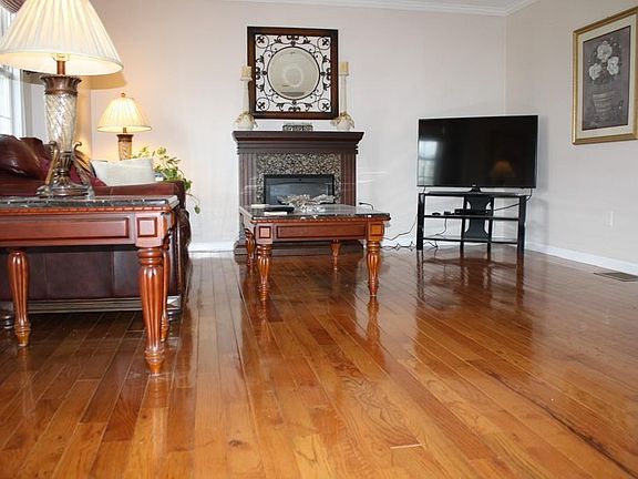 4th image of 1975 Middlesex St Unit 6