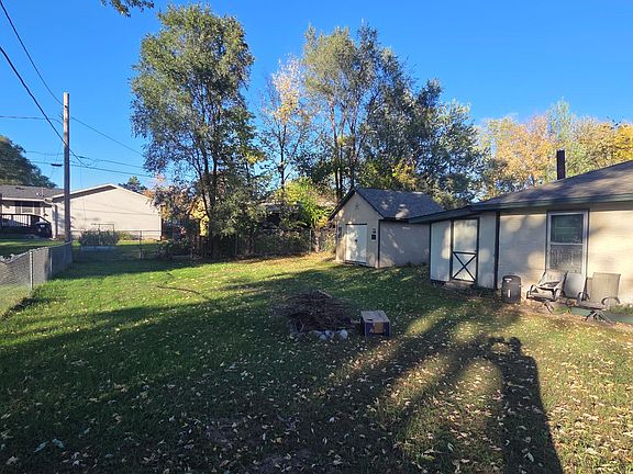3rd image of 627 Grant St
