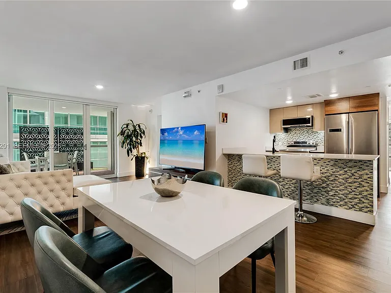 9261 E Bay Harbor Dr #607 — Photo 5