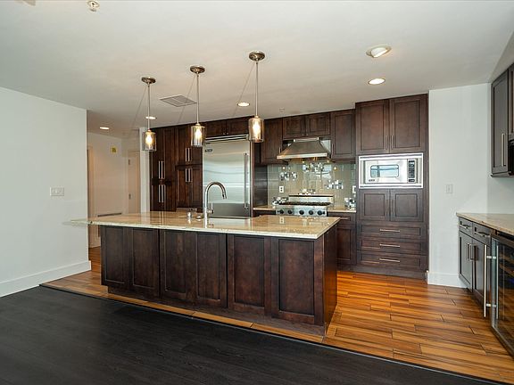 3rd image of 1120 E Kennedy Blvd Unit 1408