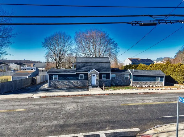 2106 Meridian St, Fall River, MA 02720