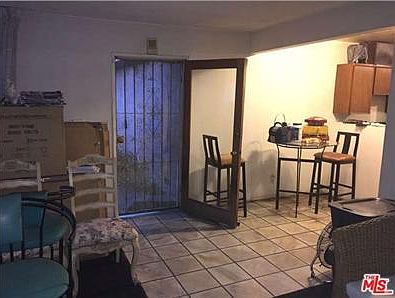 4th image of 904 E 106th St