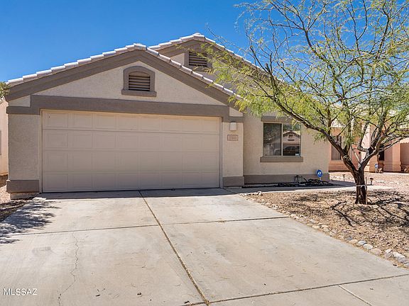 3rd image of 2301 W Silver River Way