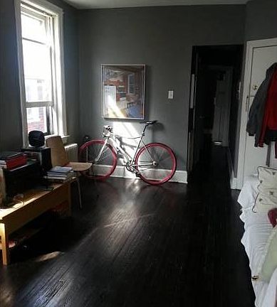 3rd image of 613 E Passyunk Ave #3