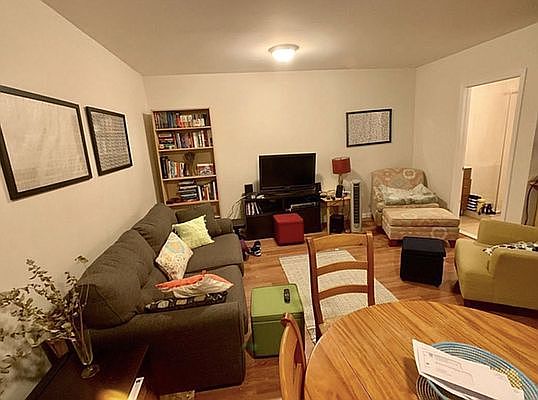 2nd image of 216 Hoyt St #2