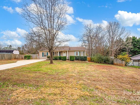 3rd image of 5609 Linville Dr