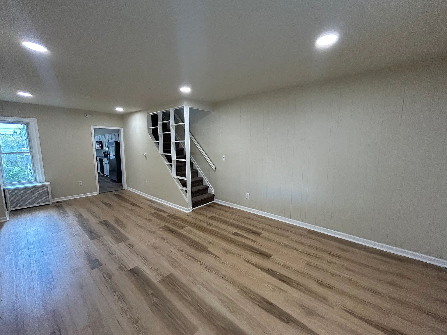 3 bed, 1200 sqft, $2,000 — Photo 2