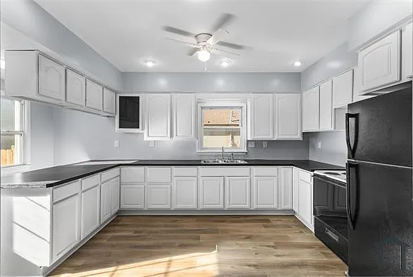 1418 Mott Ave — Photo 6