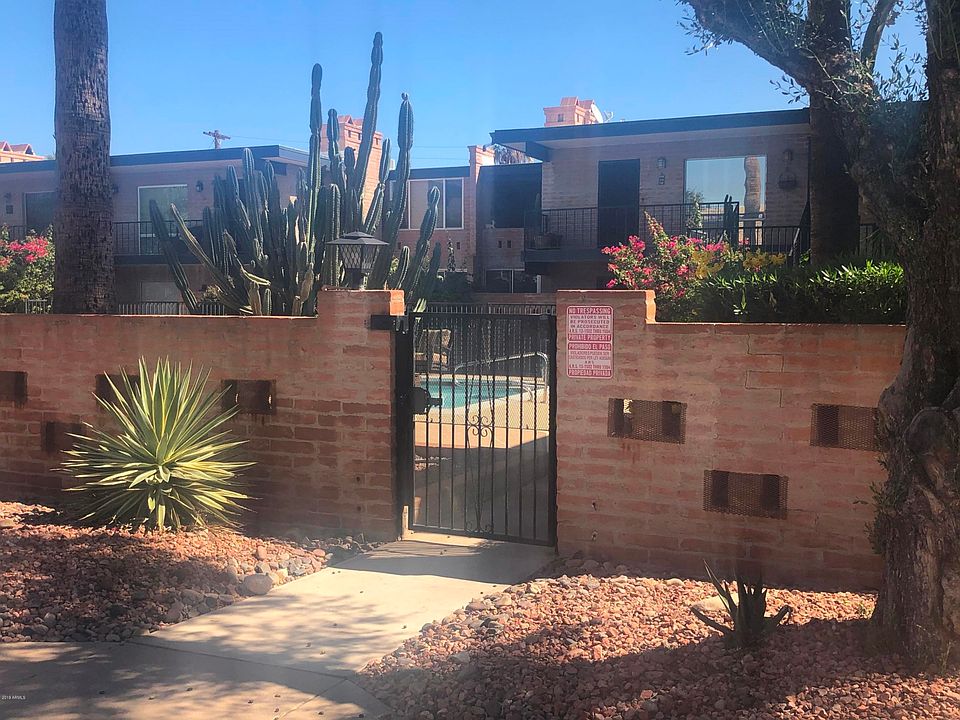 Casa Feliz front gate