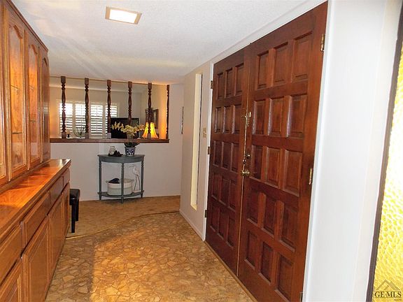 5th image of 413 Bermuda St
