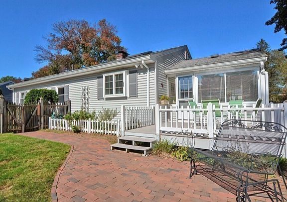 Porch and gate to upper driveway
