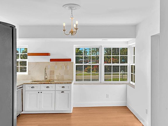 5th image of 301 Gulfstream Dr