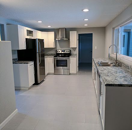 4th image of 3553 Evergreen Ave