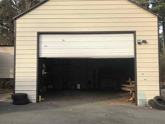 3rd image of 300 Sycamore Ln