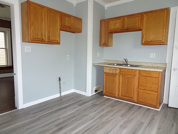 4th image of 462 Olney Ave