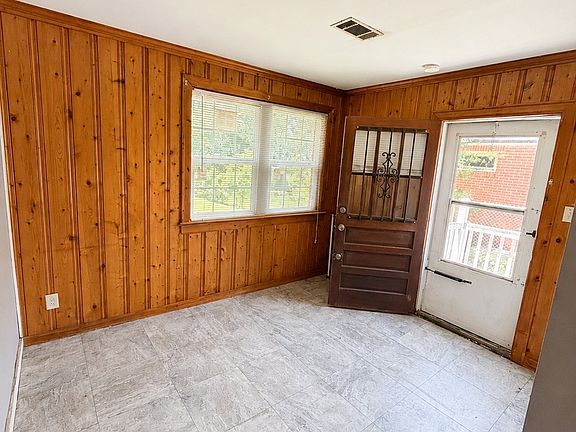 3rd image of 2620 Geneva St