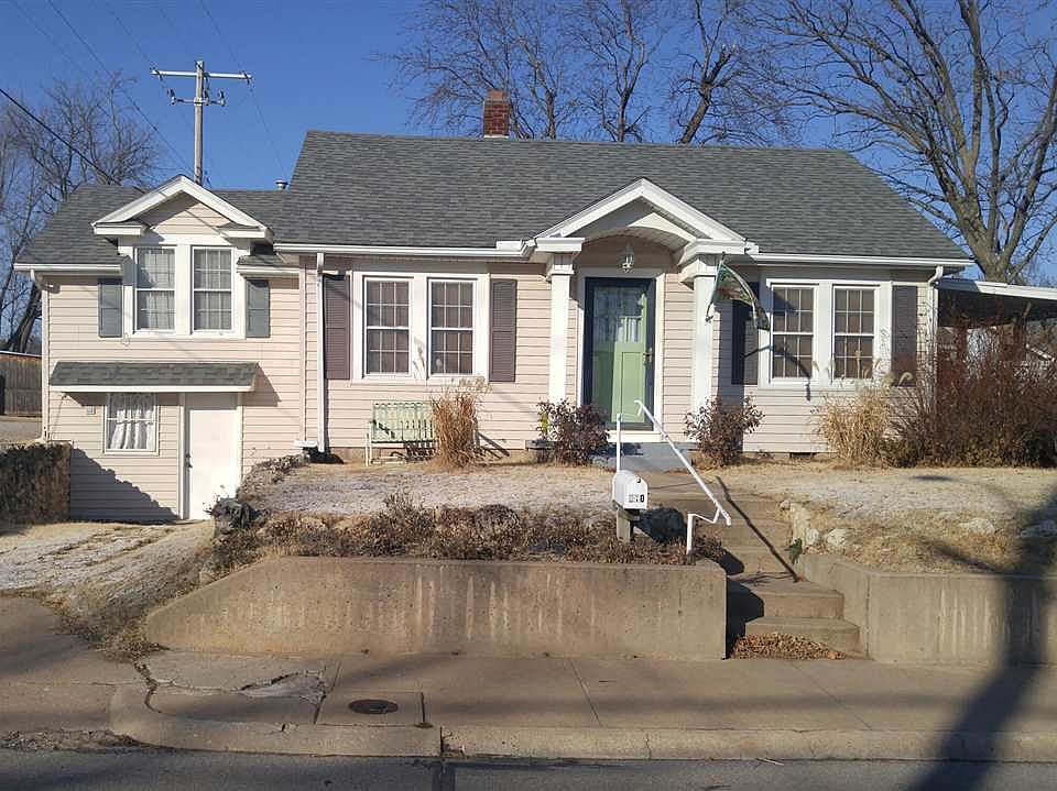 1st image of 810 W Kansas Ave