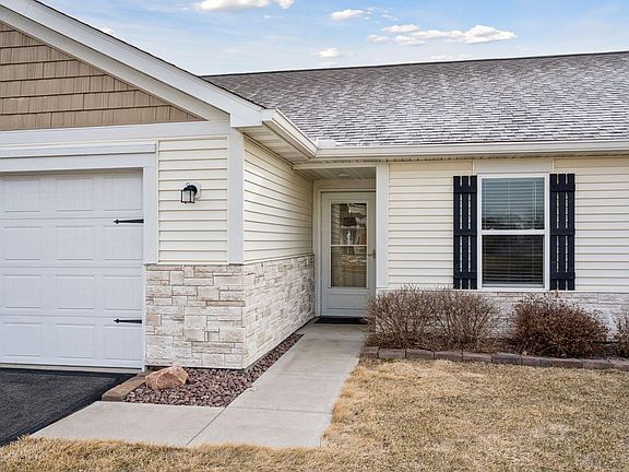 3rd image of 19235 Engle Wood Dr