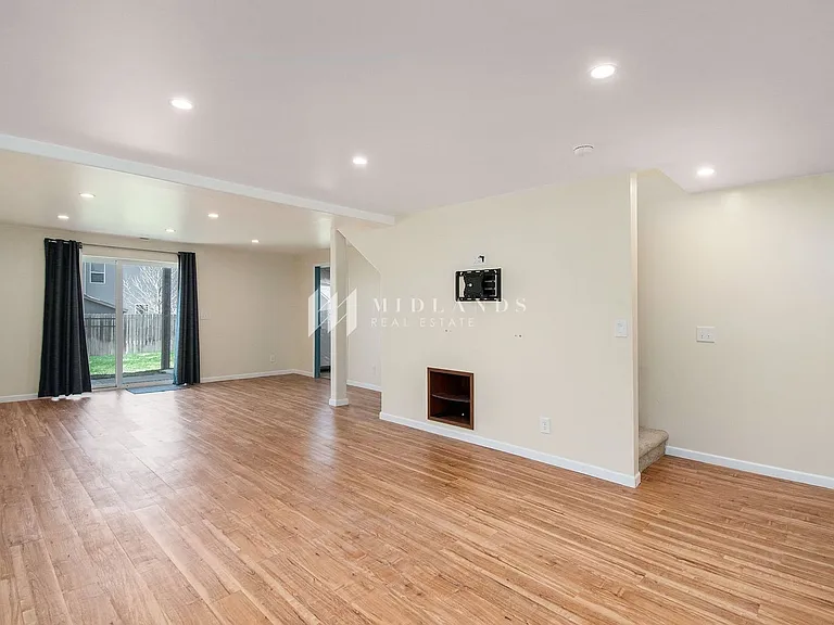 8717 S 67th St — Photo 13