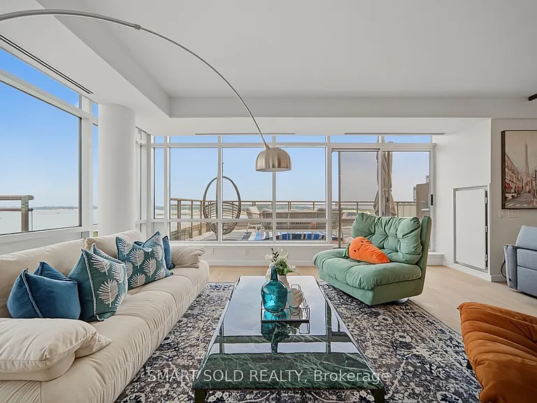 500 Queens Quay W #Penthouse 01E — Photo 3