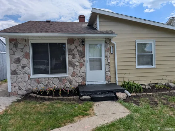 15431 Cooper St, Taylor, MI 48180