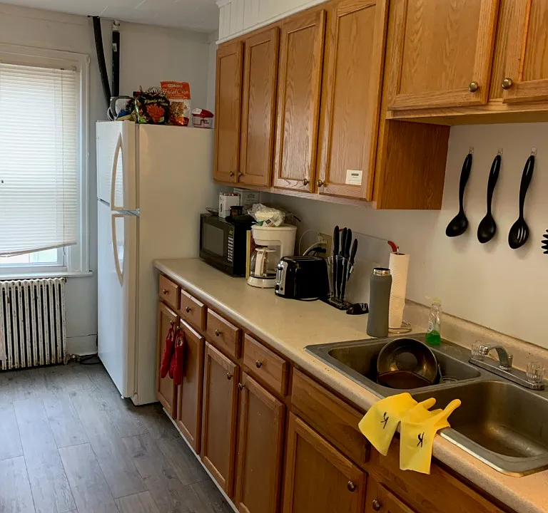 190 W 8th St #1
