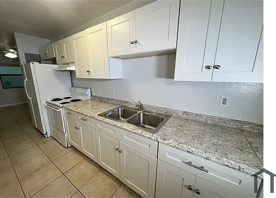 325 NW 15th St #7 — Photo 7