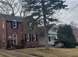 302 Marion Dr, Bedford, OH 44146