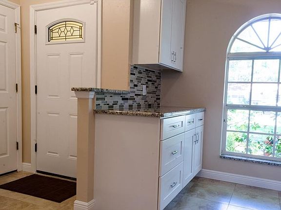 5th image of 3140 Duane Ave