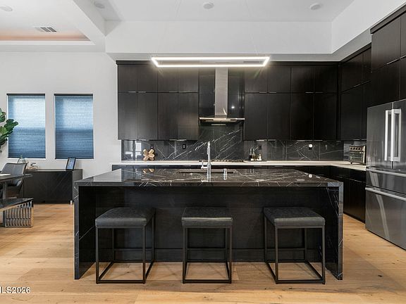 5th image of 940 Little Star Dr