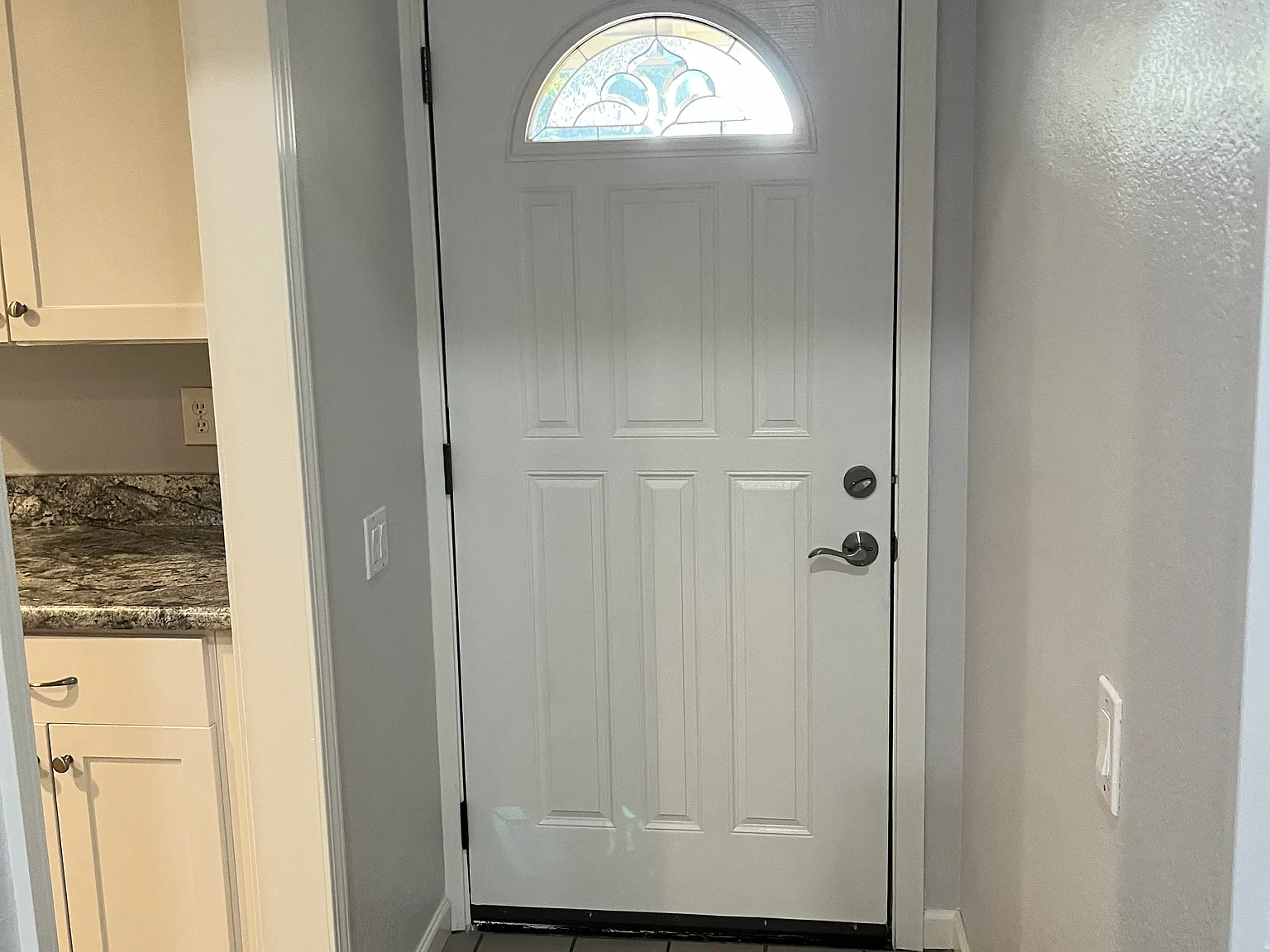 3 bed, 1081 sqft, $2,400 — Photo 4