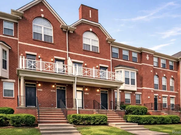 3139 Camden Dr, Troy, MI 48084