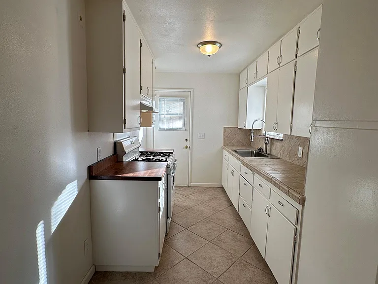 1125 Monterey Ave #5 — Photo 4