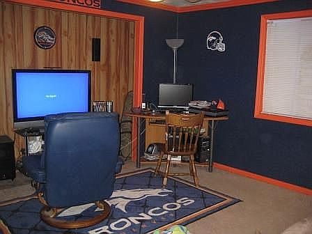 Den or 4th bedroom on main