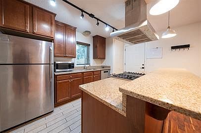 4th image of 2116 22nd Ave S #1