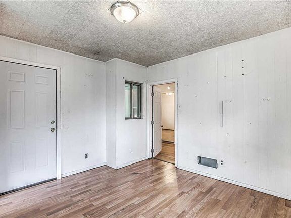 3rd image of 408 W Holden Ave