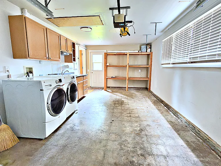 12820 SW Edgewood St — Photo 36