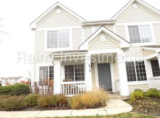 678 Lincoln Station Dr, Oswego, IL 60543
