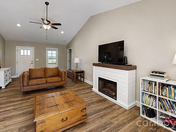 4th image of 3867 Ritchie Rd
